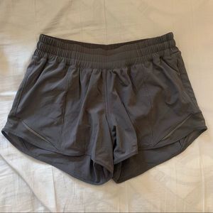 Lululemon Hotty Hot Short - NWOT, gray, 6 tall
